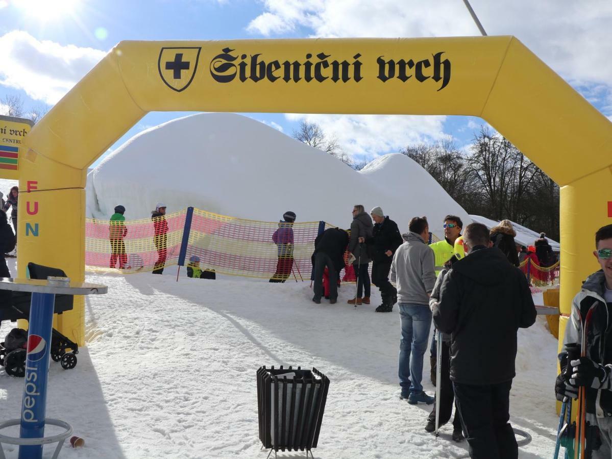 Sport-Hotel Sibenicni Vrch Mnichovice Екстер'єр фото
